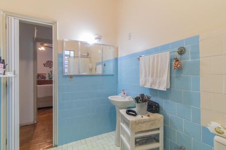 Casa à venda com 250m², 4 quartos e 2 vagas Casa à venda com 250m², 4 quartos e 2 vagasBanheiro 1