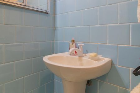 Casa à venda com 250m², 4 quartos e 2 vagas Casa à venda com 250m², 4 quartos e 2 vagasBanheiro 1