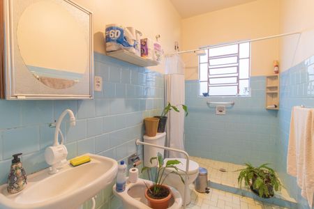 Casa à venda com 250m², 4 quartos e 2 vagas Casa à venda com 250m², 4 quartos e 2 vagasBanheiro 2