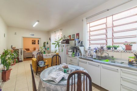 Casa à venda com 250m², 4 quartos e 2 vagas Casa à venda com 250m², 4 quartos e 2 vagasCozinha
