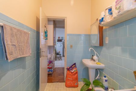 Casa à venda com 250m², 4 quartos e 2 vagas Casa à venda com 250m², 4 quartos e 2 vagasBanheiro 2