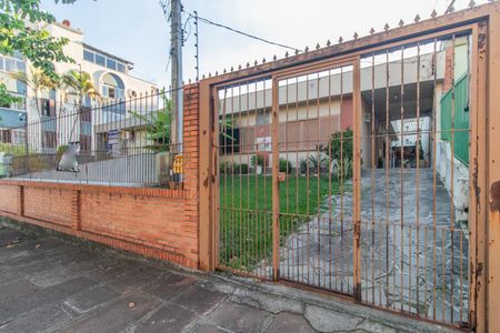 Casa à venda com 250m², 4 quartos e 2 vagas Casa à venda com 250m², 4 quartos e 2 vagasFachada