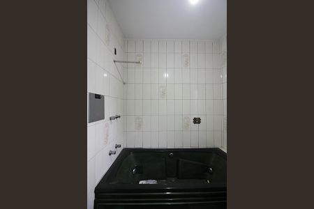 Casa à venda com 310m², 2 quartos e 3 vagasQuarto 2 - Suíte Banheiro