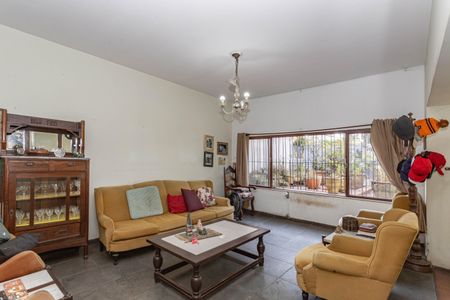 Casa à venda com 240m², 4 quartos e 4 vagas