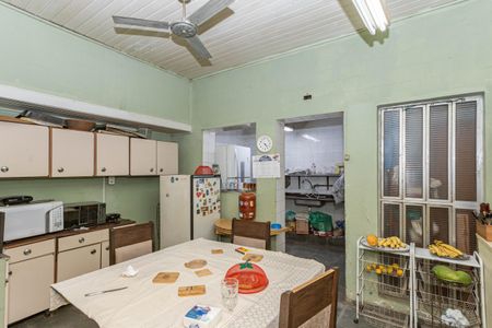 Casa à venda com 240m², 4 quartos e 4 vagas