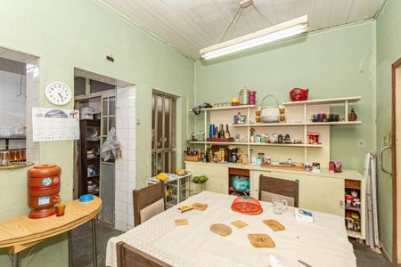 Casa à venda com 240m², 4 quartos e 4 vagas