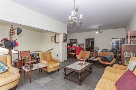 Casa à venda com 240m², 4 quartos e 4 vagas