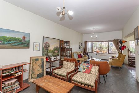 Casa à venda com 240m², 4 quartos e 4 vagas