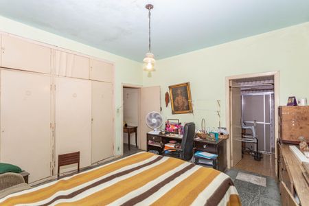 Casa à venda com 240m², 4 quartos e 4 vagas