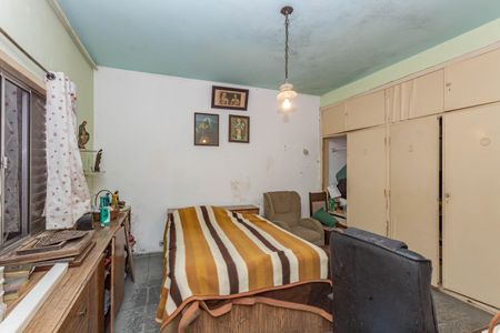 Casa à venda com 240m², 4 quartos e 4 vagas