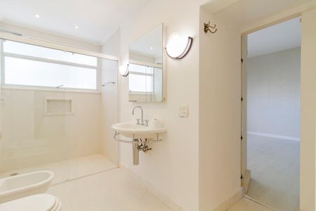 Apartamento à venda com 280m², 3 quartos e 2 vagasBanheiro da Suíte 1