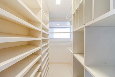 Apartamento à venda com 280m², 3 quartos e 2 vagasSuíte 2 - Closet