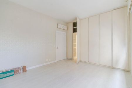 Apartamento à venda com 280m², 3 quartos e 2 vagasSuíte 1