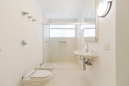 Apartamento à venda com 280m², 3 quartos e 2 vagasBanheiro da Suíte 1