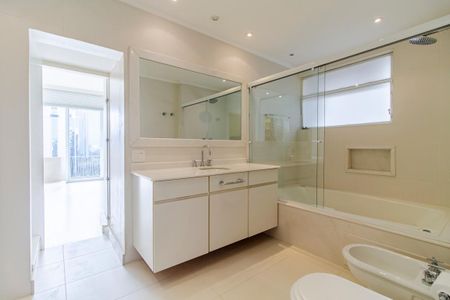 Apartamento à venda com 280m², 3 quartos e 2 vagasBanheiro da Suíte 2