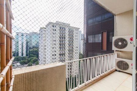 Apartamento à venda com 280m², 3 quartos e 2 vagasVaranda - Suíte 2