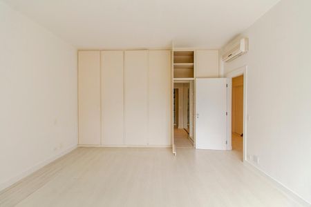 Apartamento à venda com 280m², 3 quartos e 2 vagasSuíte 2
