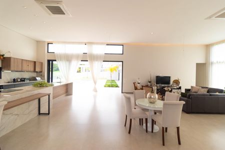 Casa de condomínio à venda com 496m², 4 quartos e 3 vagasSala 1