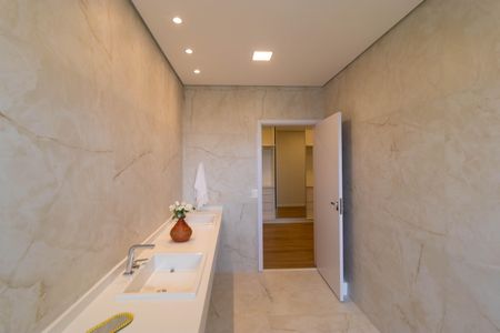 Casa de condomínio à venda com 496m², 4 quartos e 3 vagasBanheiro da Suíte 4