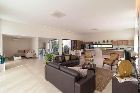 Casa de condomínio à venda com 496m², 4 quartos e 3 vagasSala 1