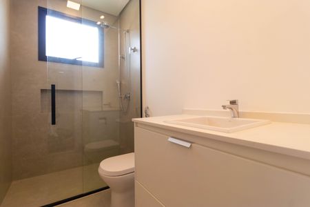 Casa de condomínio à venda com 496m², 4 quartos e 3 vagasBanheiro da Suíte 2