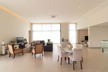 Casa de condomínio à venda com 496m², 4 quartos e 3 vagasSala 1