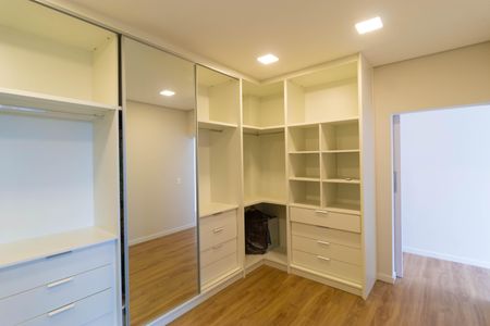 Casa de condomínio à venda com 496m², 4 quartos e 3 vagasCloset da Suíte 4