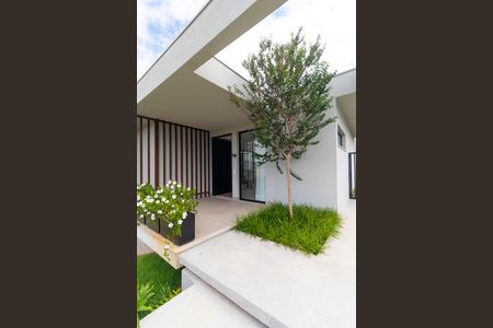 Casa de condomínio à venda com 496m², 4 quartos e 3 vagasFachada