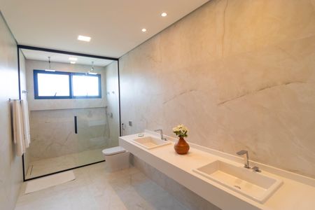 Casa de condomínio à venda com 496m², 4 quartos e 3 vagasBanheiro da Suíte 4