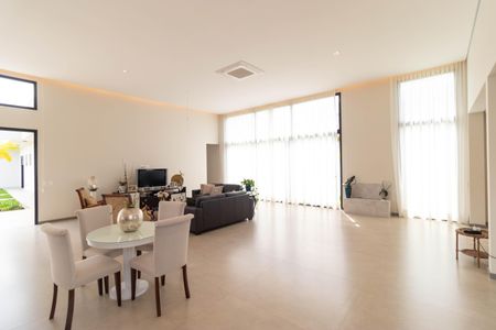 Casa de condomínio à venda com 496m², 4 quartos e 3 vagasSala 1