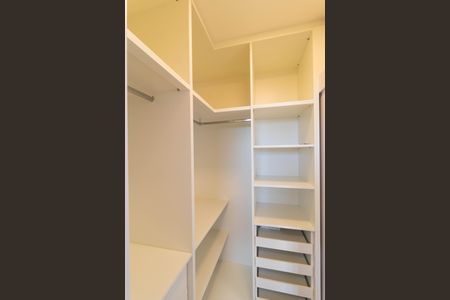 Casa de condomínio à venda com 496m², 4 quartos e 3 vagasCloset da Suíte 2