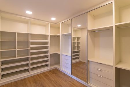 Casa de condomínio à venda com 496m², 4 quartos e 3 vagasCloset da Suíte 4