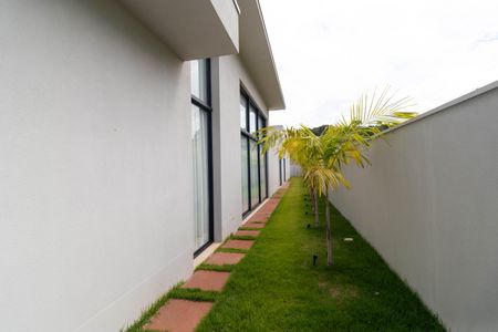 Casa de condomínio à venda com 496m², 4 quartos e 3 vagasQuintal