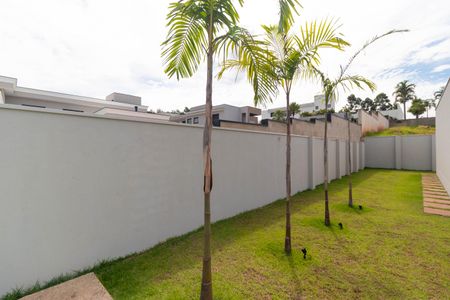 Casa de condomínio à venda com 496m², 4 quartos e 3 vagasQuintal