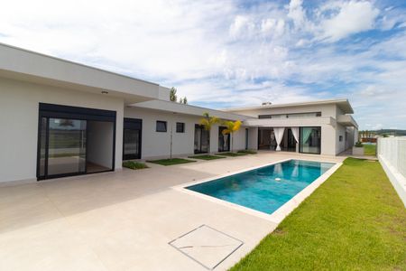 Casa de condomínio à venda com 496m², 4 quartos e 3 vagasQuintal