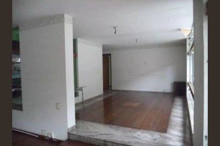 Casa à venda com 945m², 4 quartos e 5 vagas Casa à venda com 945m², 4 quartos e 5 vagasFoto 03