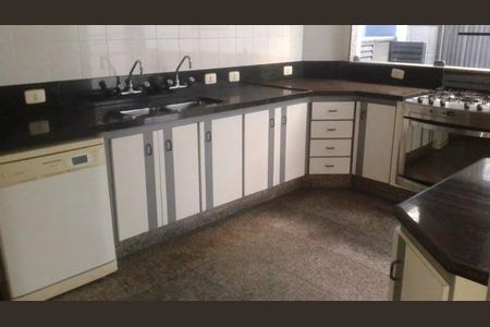 Casa à venda com 945m², 4 quartos e 5 vagas Casa à venda com 945m², 4 quartos e 5 vagasFoto 02