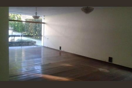 Casa à venda com 945m², 4 quartos e 5 vagas Casa à venda com 945m², 4 quartos e 5 vagasFoto 32