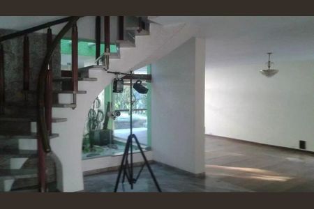 Casa à venda com 945m², 4 quartos e 5 vagas Casa à venda com 945m², 4 quartos e 5 vagasFoto 17