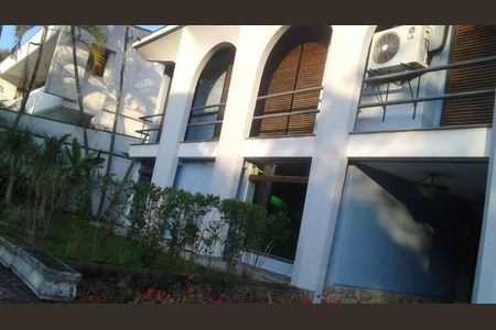 Casa à venda com 945m², 4 quartos e 5 vagas Casa à venda com 945m², 4 quartos e 5 vagasFoto 25