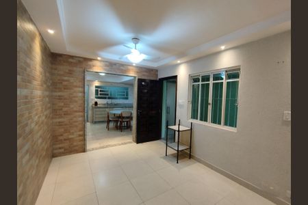 Casa à venda com 260m², 2 quartos e 3 vagas Casa à venda com 260m², 2 quartos e 3 vagasSala