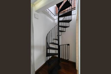 Apartamento à venda com 192m², 3 quartos e 1 vagaEscada