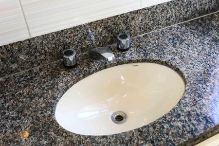 Apartamento à venda com 176m², 4 quartos e 4 vagas Apartamento à venda com 176m², 4 quartos e 4 vagasBanheiro da Suíte 3