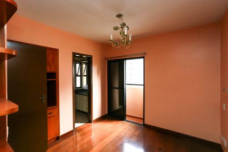 Apartamento à venda com 176m², 4 quartos e 4 vagas Apartamento à venda com 176m², 4 quartos e 4 vagasSuíte