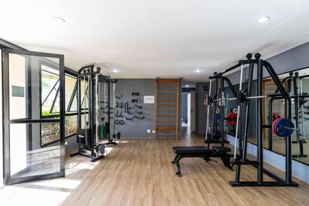 Apartamento à venda com 176m², 4 quartos e 4 vagas Apartamento à venda com 176m², 4 quartos e 4 vagasÁrea comum - Academia