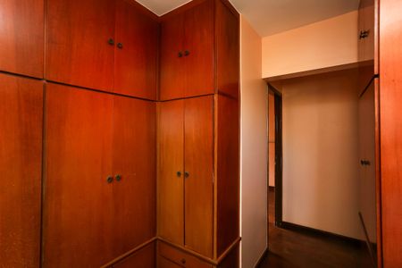 Apartamento à venda com 176m², 4 quartos e 4 vagas Apartamento à venda com 176m², 4 quartos e 4 vagasEscritório