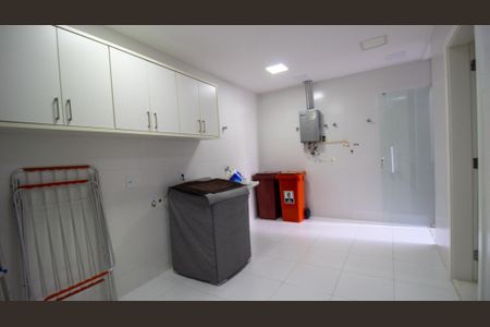 Casa de condomínio à venda com 364m², 4 quartos e 4 vagasÁrea de Serviço