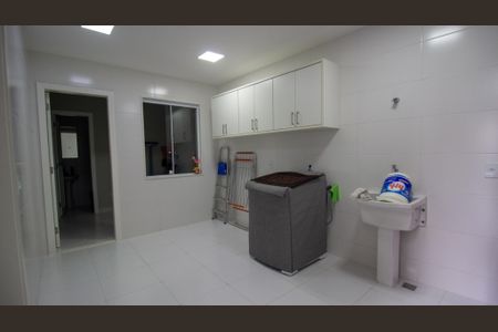 Casa de condomínio à venda com 364m², 4 quartos e 4 vagasÁrea de Serviço
