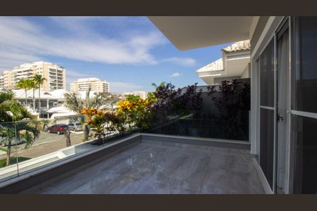 Casa de condomínio à venda com 364m², 4 quartos e 4 vagasSacada da Suíte 1