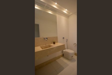 Casa de condomínio à venda com 364m², 4 quartos e 4 vagasLavabo